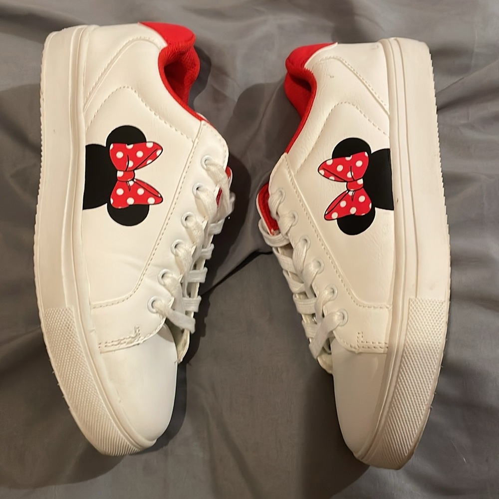 Disney Red and white womens Minnie Mouse sneakers. Size 8